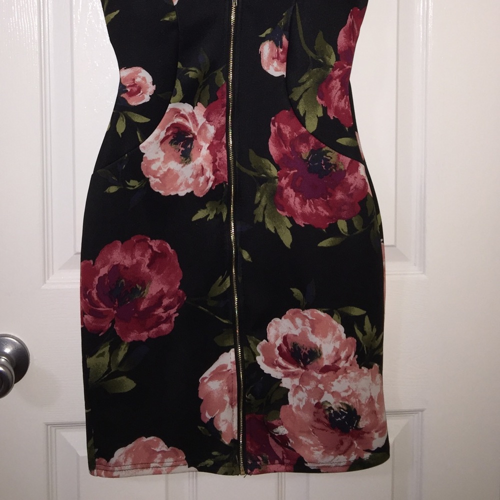 Dress - Picture 2 of 2